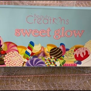 Highlighter palette by Beauty  Creations